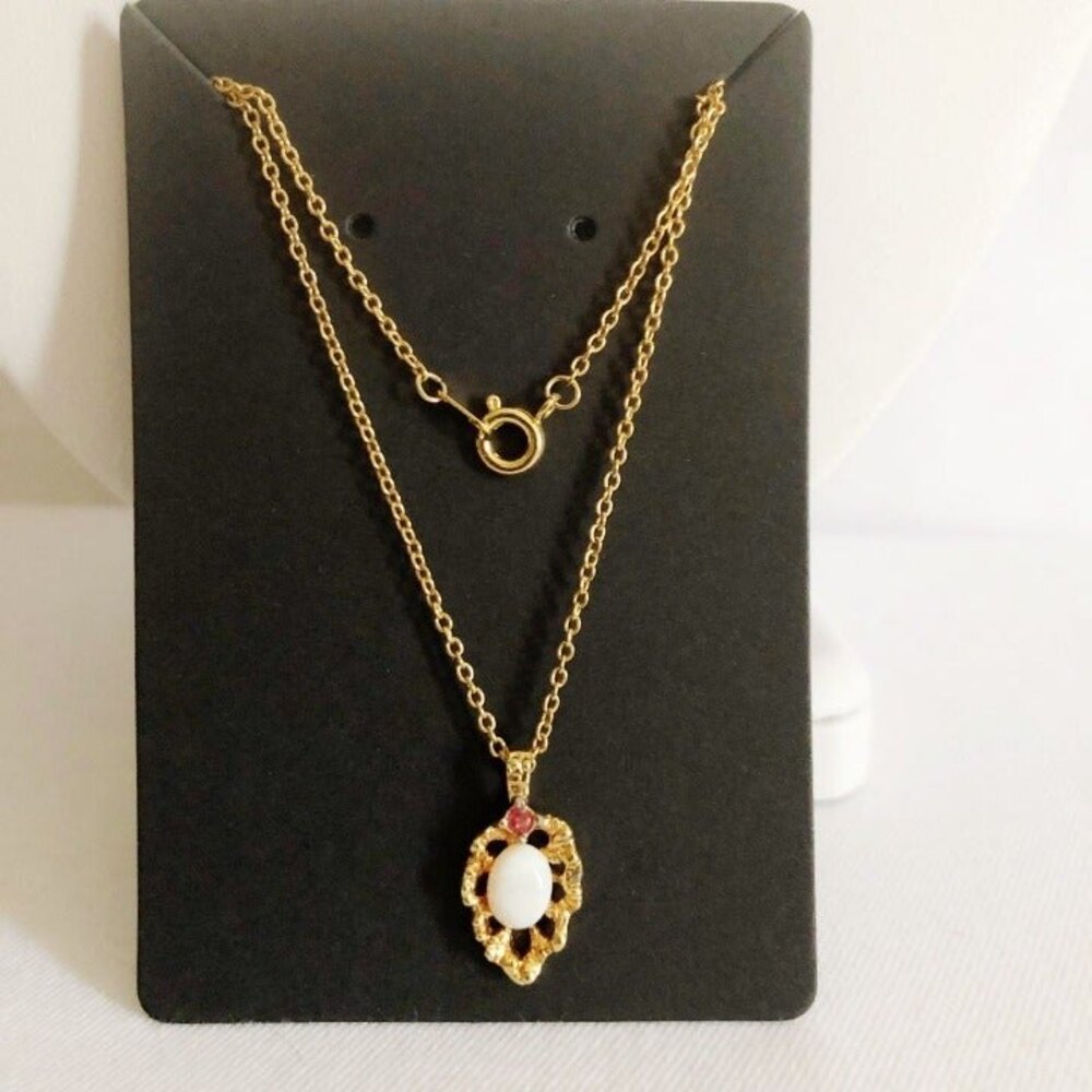 Leaf Pendant Necklace White Rhinestone Center Gold Tone